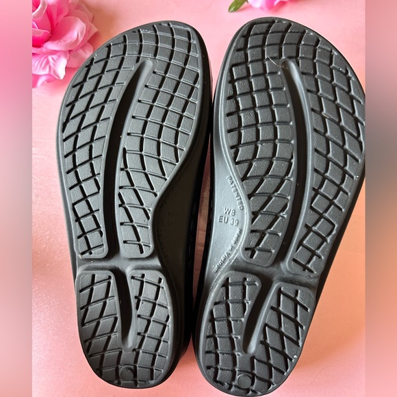 OOFOS Sandal OOlala Luxe Sandal - Patent Technology for feet! Green camo… - Picture 5 of 9